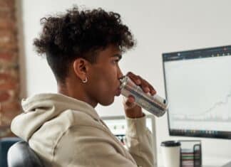 Allarme integratori di caffeina: quando il “pieno di energia” diventa un pericolo CAFFEINA