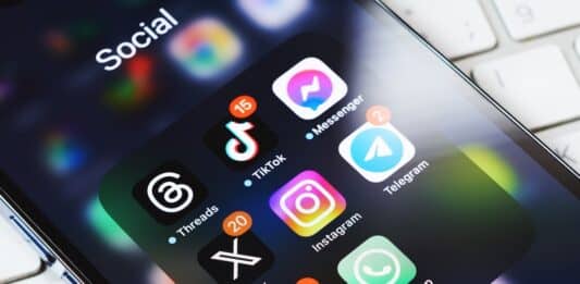 Account social bloccati senza spiegazioni: quali sono i diritti degli utenti e a chi rivolgersi social