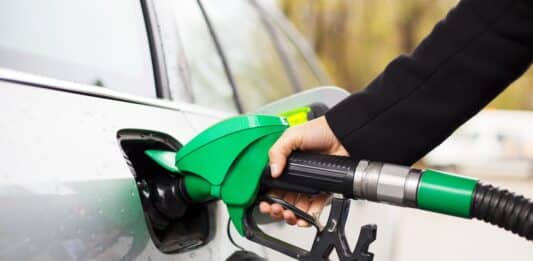 Carburante alle stelle: cambiare le abitudini può far risparmiare fino al 25% carburante