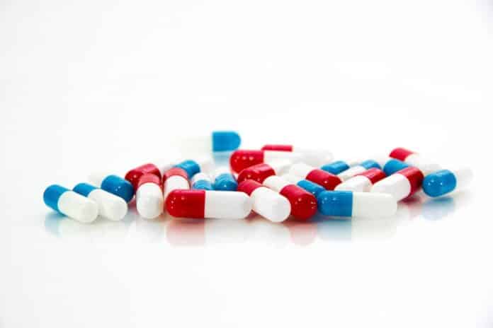 capsule, pillole, medicina, farmaco, farmaceutica VITAMINA B6