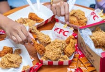 Kfc, scandalo pollo scaduto e rietichettato. Essere Animali: anche in Italia? KFC POLLO SCADUTO