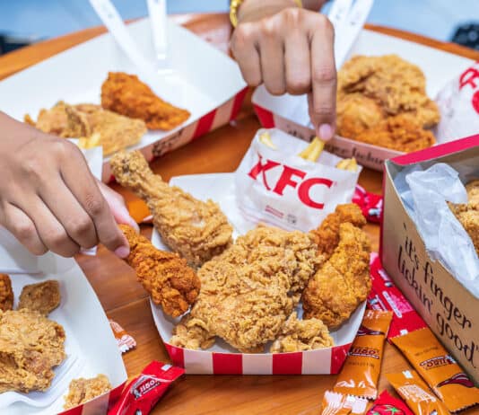 Kfc, scandalo pollo scaduto e rietichettato. Essere Animali: anche in Italia? KFC POLLO SCADUTO