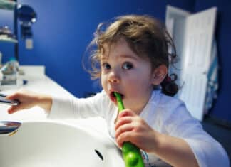 Fluoro nei dentifrici: scontro tra autorità ed esperti in Francia fluoro