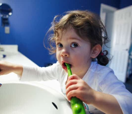 Fluoro nei dentifrici: scontro tra autorità ed esperti in Francia fluoro