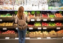 Frutta e verdura, se sono all’ingresso del supermercato il consumo aumenta frutta e verdura