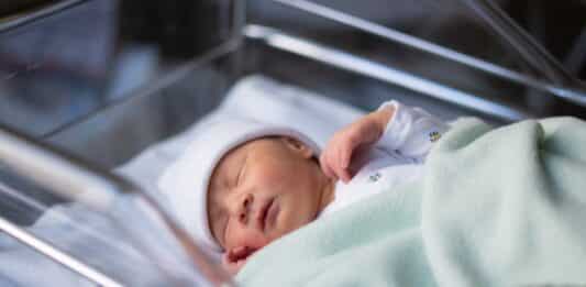 Lo studio allarmante: batteri antibiotico-resistenti anche nei neonati antibiotico