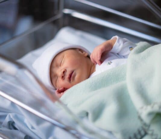 Lo studio allarmante: batteri antibiotico-resistenti anche nei neonati antibiotico