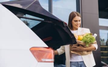 Un forno a quattro ruote: quanto può rimanere in auto la spesa? SPESA AUTO CALDO