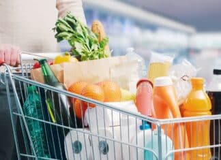 Plastica nei supermercati, l’indagine francese: Carrefour fa poco, Lidl e Aldi non parlano supermercati