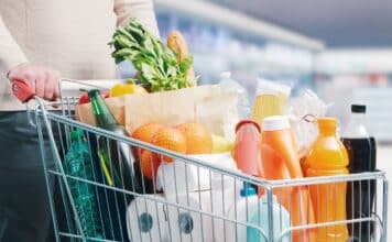 Plastica nei supermercati, l’indagine francese: Carrefour fa poco, Lidl e Aldi non parlano supermercati