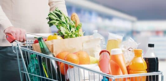 Plastica nei supermercati, l’indagine francese: Carrefour fa poco, Lidl e Aldi non parlano supermercati