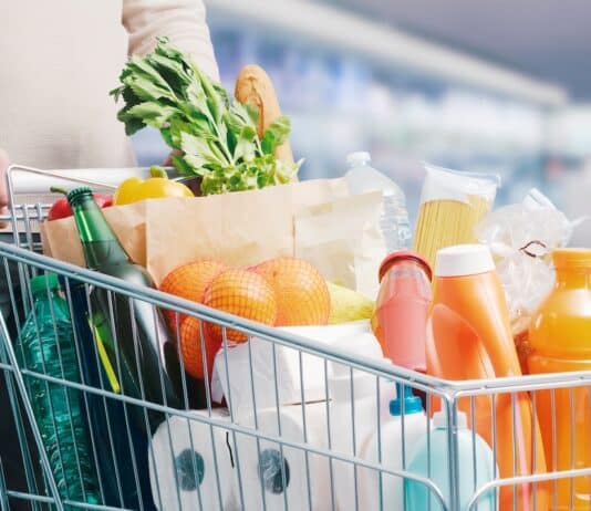 Plastica nei supermercati, l’indagine francese: Carrefour fa poco, Lidl e Aldi non parlano supermercati