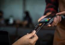 Pagamenti con carta e bancomat: stop alle commissioni sotto i 10 euro, ridotte fino a 30 bancomat