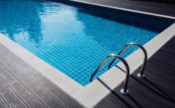 Oltre 600 morti per annegamento in due anni: il pericolo nascosto al mare e in piscina