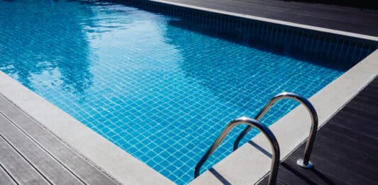 Oltre 600 morti per annegamento in due anni: il pericolo nascosto al mare e in piscina