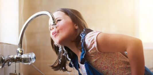 Pfas nell’acqua potabile, da oggi scattano i limiti rinviati a gennaio pfas