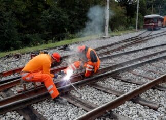 Estate in treno, incubo deviazioni e navette: la mappa dei lavori a luglio e agosto treno, treni