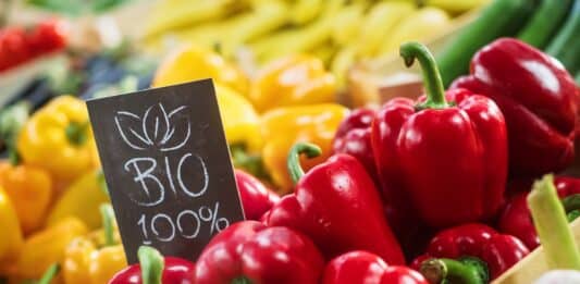 Il biologico? La gallina dalle uova d’oro per i supermercati francesi