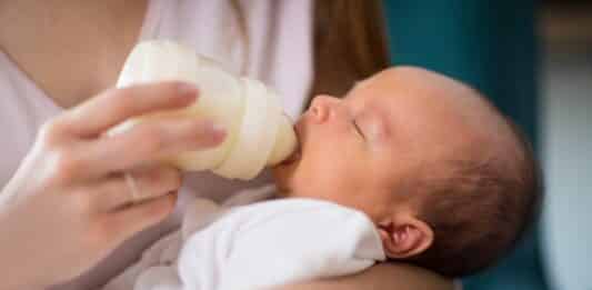 Latte artificiale, si accende il dibattito sulla sicurezza dei preparatori istantanei LATTE ARTIFICIALE CRONOBACTER