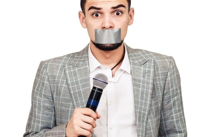 violation of freedom of speech, dictatorship. male journalist with mouth sealed querele temerarie
