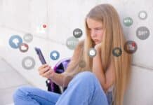 Limite di età social a 15 anni: si può davvero far rispettare il blocco? divieto social bambini