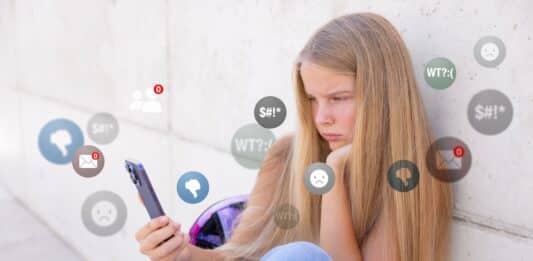 Limite di età social a 15 anni: si può davvero far rispettare il blocco? divieto social bambini