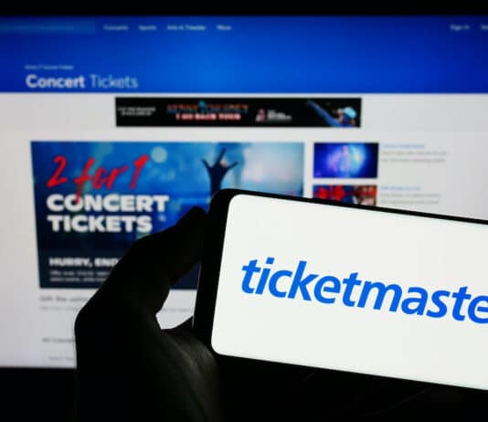 Biglietti solo digitali? Tra commissioni e rivendite le piattaforme aumentano gli incassi