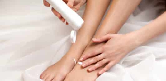 Creme e balsami per i piedi, il pericolo si nasconde dietro profumi, allergeni e…