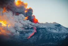 Etna, caos voli: quasi 500mila passeggeri coinvolti. I diritti di chi è rimasto a terra ETNA VOLI RIMBORSO