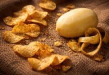 Perché è sempre meglio sbucciare le patate prima di cuocerle BUCCE DI PATATA CHIPS