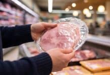 Prosciutto cotto, quello confezionato vince la sfida con le alternative vegetali
