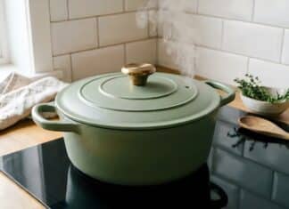 Casseruole in ghisa o alluminio, Il test francese promuove Staub e boccia Ikea casseruola, cocotte, casseruole