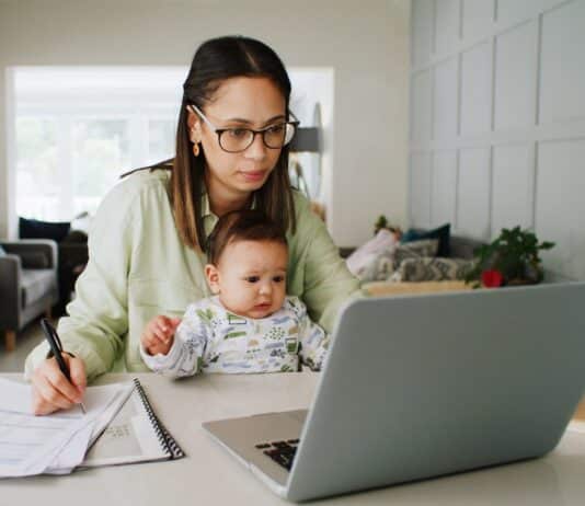 Bonus mamme 2026, al via le domande: fino a 720 euro per le lavoratrici madri bonus mamme