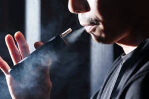 Tabacco riscaldato, lo studio: bastano due “stick” per avere effetti negativi su cuore e sangue