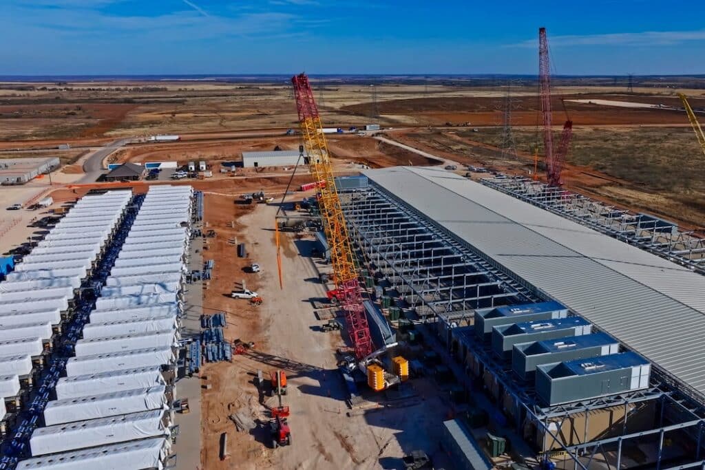 Data center dell’IA, l’inchiesta: in Europa lavoratori ustionati, stipendi negati e alloggi degradanti
