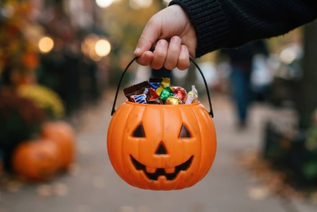 Halloween, lo scherzetto è nel prezzo: quanto costano davvero le caramelle a tema