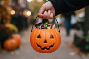 Halloween, lo scherzetto è nel prezzo: quanto costano davvero le caramelle a tema