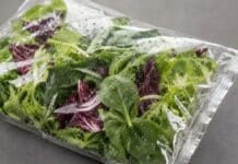 Decreto imballaggi, stop al monouso. Ma le deroghe su frutta e verdura svuotano la misura imballaggi plastica