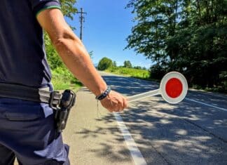 Nuovo codice della strada: multe ridotte, via obbligo di libretto e limiti d’età più alti multe