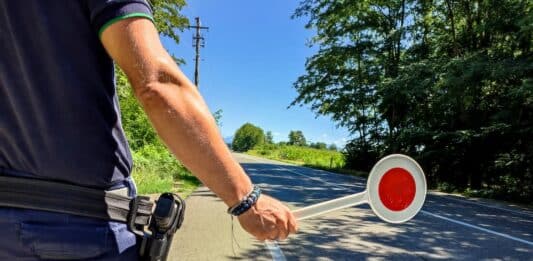 Nuovo codice della strada: multe ridotte, via obbligo di libretto e limiti d’età più alti multe