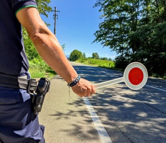 Nuovo codice della strada: multe ridotte, via obbligo di libretto e limiti d’età più alti multe