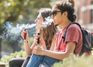 E-cig, l’allarme di Nature: conseguenze anche sulla salute mentale degli adolescenti svapo, vaping, e-cig