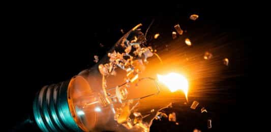 Bollette: più che tutelati, bastonati. Aumenti record per gli utenti fragili